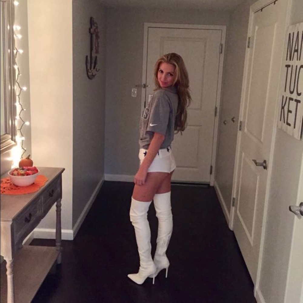 Meet your Posher, Courtney